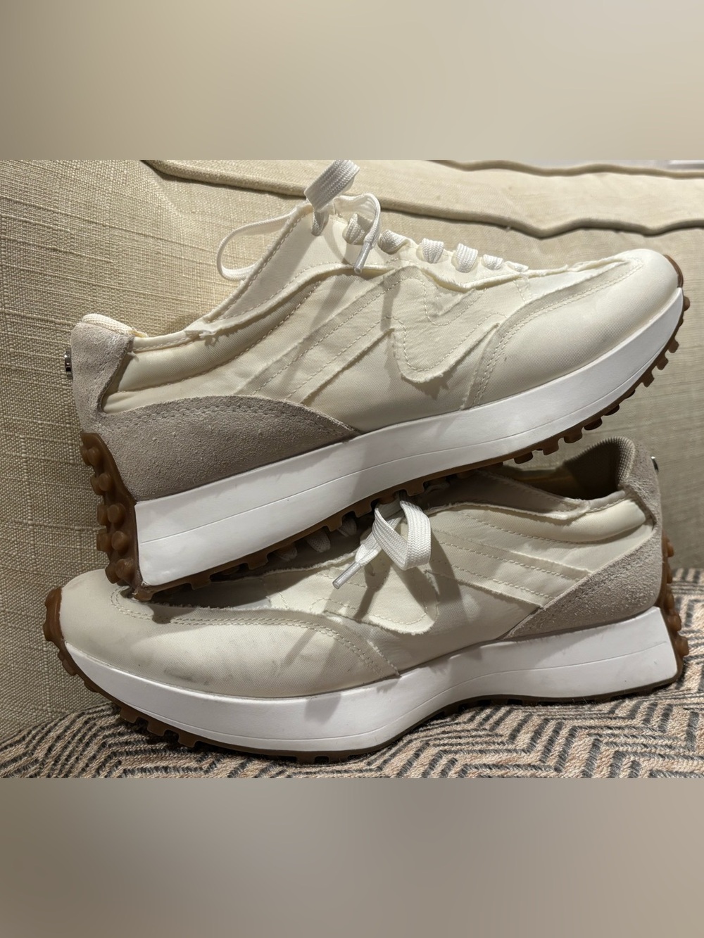 Size 9 Steve Madden Campo Sneakers (READ DESCRIPTION)